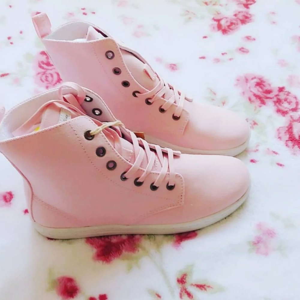 Dr.marten bubblegum canvas hackneys